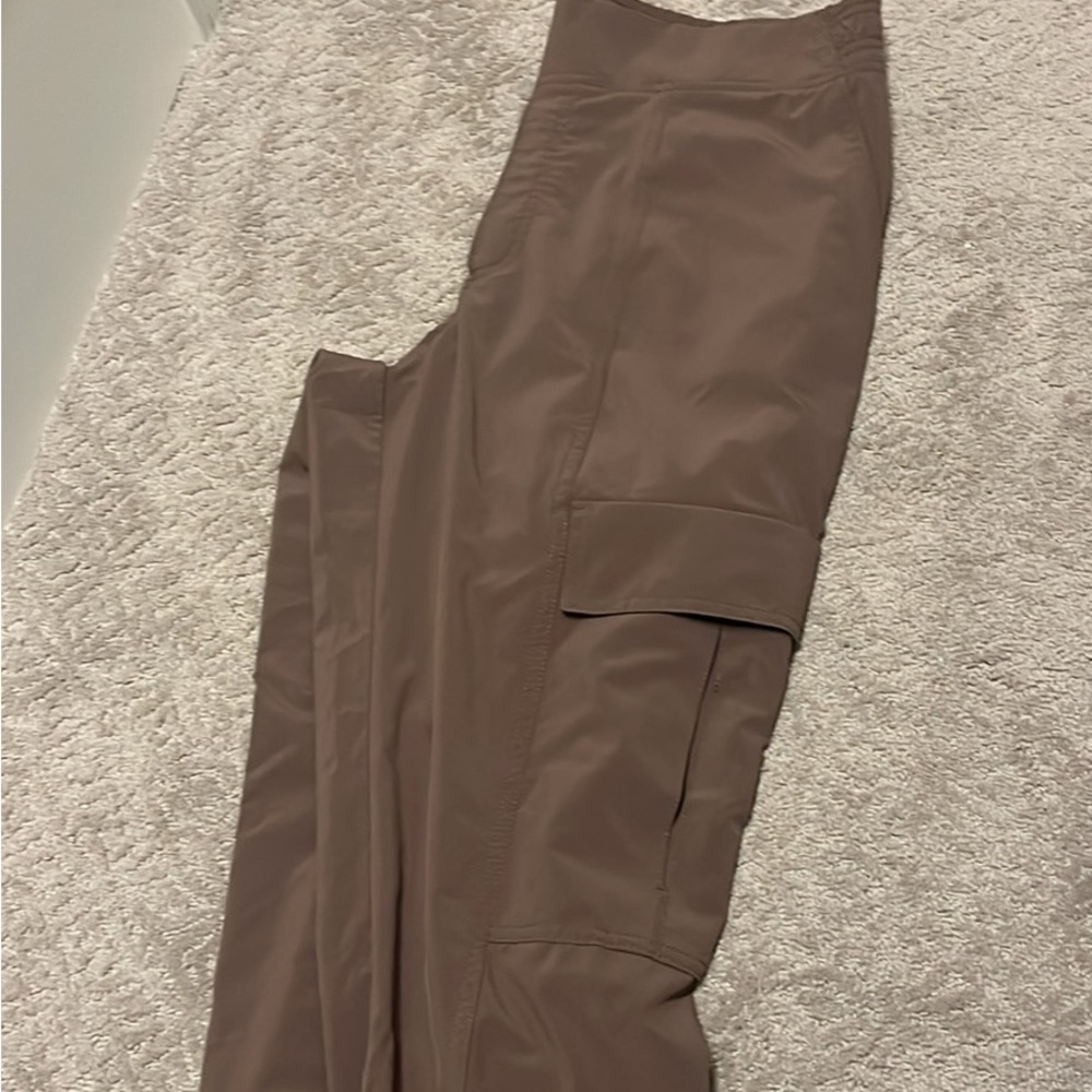 Athleta Chelsea cargo pants size 8